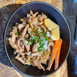 ข้าวหน้าหมูผัดซอสเทอริยากิ