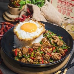 กะเพราเนื้อลูกเต๋า -ราคาไม่รวมไข่ดาว