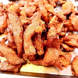 หมูแดดเดียวทอดกระเทียม