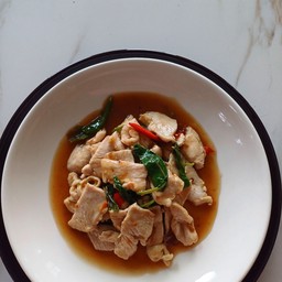 กระเพราไก่ชิ้น/ไก่สับ(เป็นกับ)