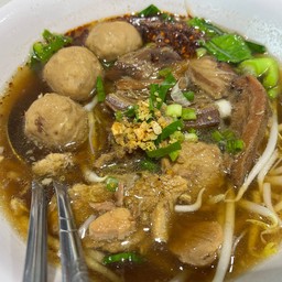 ก๋วยเตี๋ยวเนื้อตุ๋น หมูตุ๋น สถานีรถไฟกรุงเทพอภิวัฒน์