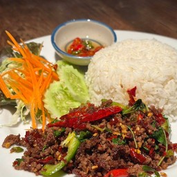 ผัดกระเพราพริกแห้งเนื้อวากิวสับ