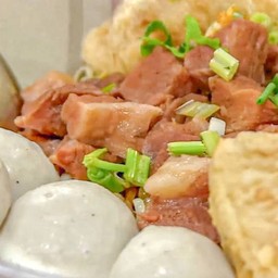 ก๋วยเตี๋ยวลูกชิ้นเนื้อ เต้าหู้ยัดไส้