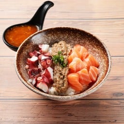 ข้าวหน้าแซลมอนทาโกะมันปู