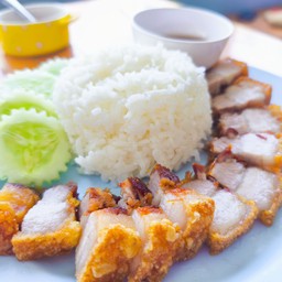 หมูกรอบราดซีฟู้ด