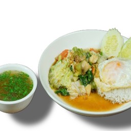 ผัดผักรวมราดข้าวไข่ดาว