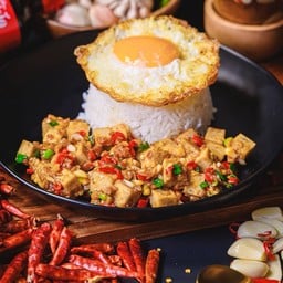 หมูยออุบลคั่วพริกเกลือ -ราคาไม่รวมไข่ดาว