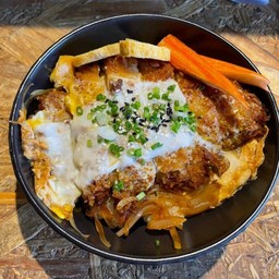 ข้าวหน้าหมูทอดอบไข่