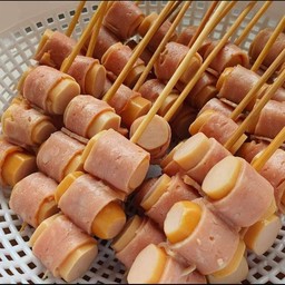 เบคอนพันไส้กรอก