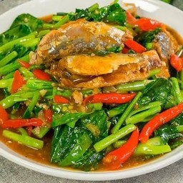 ข้าวคะน้าปลากระป๋อง