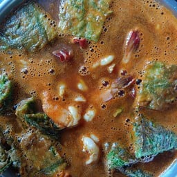 -แกงส้มชะอมกุ้ง