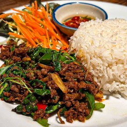 ผัดเผ็ดเนื้อวากิวสับแบบบ้านๆ