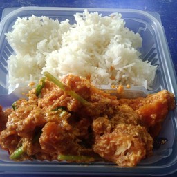 ข้าวผัดผงกะหรี่ไก่