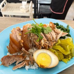 ปริญญ์หมูจุ่ม