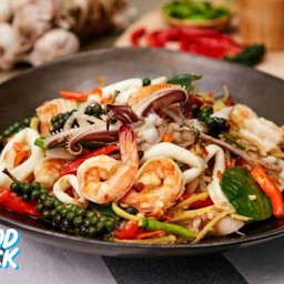 ผัดฉ่าทะเลเป็นกับข้าว