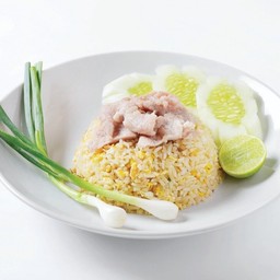 ข้าวผัดหมู กระทะเหล็ก