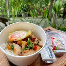 ข้าวกระเพราหมูกรอบ