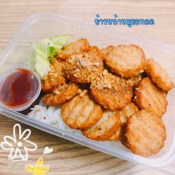 ข้าวไก่ยอทอด+ไส้กรอกทอด