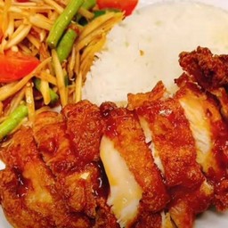 เซ็ทข่าวไก่ทอดราดซอสน้ำปลา+ส้มตำ