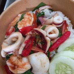 ข้าวราดกระเพราทะเล