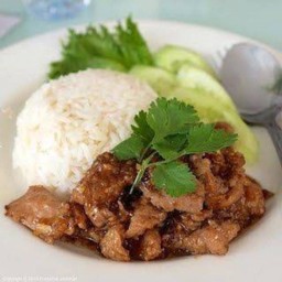 ข้าวหมูกระเทียม