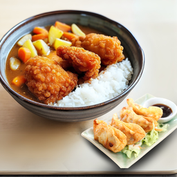 แกงกะหรี่ไก่ทอด+เกี๊ยวซ่าทอด4ชิ้น