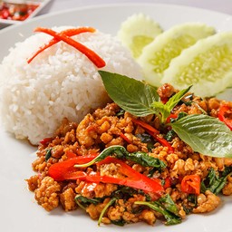 กระเพราหมูสับ