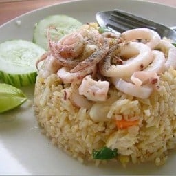 ข้าวผัดปลาหมึก