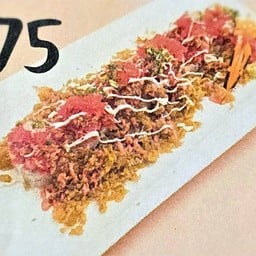 (675) สไปร์ซี่แซลมอนโรลเทมปุระชาเขียว Spicy Salmon Rolls