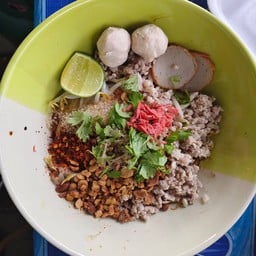 ครัวริมบ่อ (ตามสั่ง&ก๋วยเตี๋ยวเนื้อ)