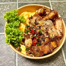 หมูกรอบคั่วพริกเกลือ