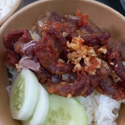 ข้าวเนื้อทอดกระเทียม