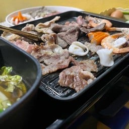 นั่งชิลล์หมูกระทะ