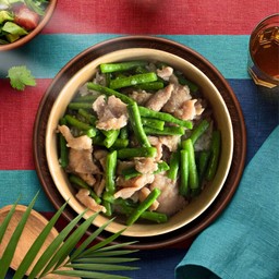 ผัดถั่วฝักยาวหมูหมักนุ่ม