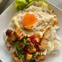 ข้าวกะเพราหมูกรอบ