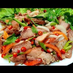 ยำคอหมูย่าง
