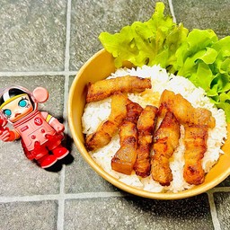 สามชั้นทอดน้ำปลา+ไข่ดาว