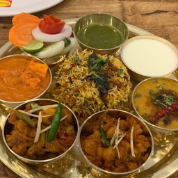 Paneer butter masala x 1 - Daal tadka - mix vegetable masala - chana masala - biryani rice - green chutney - yogurt - salad mini