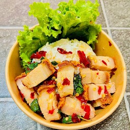 กระเพราหมูกรอบ