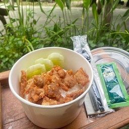 ข้าวหมูทอดกระเทียม