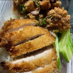 ข้าวมันไก่ทอด+ยำแซ่บ
