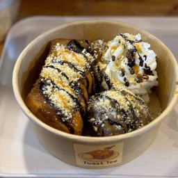 ช็อกโกแลตมินิโทสต์ เพิ่มวิปครีม