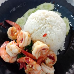 ข้าวกะเพรากุ้ง