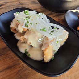 ไก่สโนว์ออนเนี่ยน 6 ชิ้น ฟรีดิป 1 รายการ