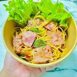 สปาเกตตีเบค่อนผัดพริกแห้ง