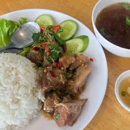 ข้าวราดกะเพราหมูตุ๋น