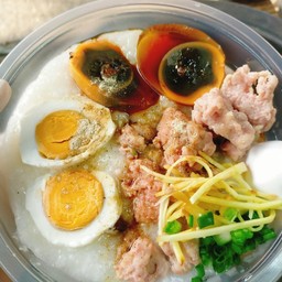 โจ๊กหมูรวมกุ้งปลาหมึกหมูเด้ง