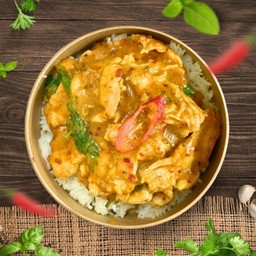 ข้าวอกไก่ผัดเผ็ดโหระพา