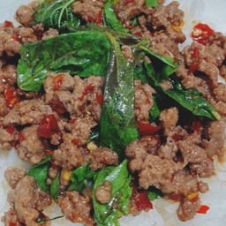 กะเพราเนื้อสับ (กับข้าว)