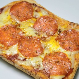 Baked Cheesy Pizza Pepperoni